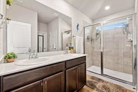 Bath - 6509 Rounded Pebble Ln, Buda, TX 78610 photo 1 of 4