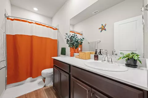 Bath - 6509 Rounded Pebble Ln, Buda, TX 78610 photo 4 of 4