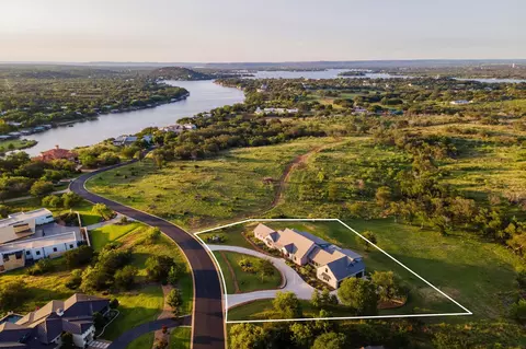 111 Rock N Robyn Trl, Horseshoe Bay, TX 78657