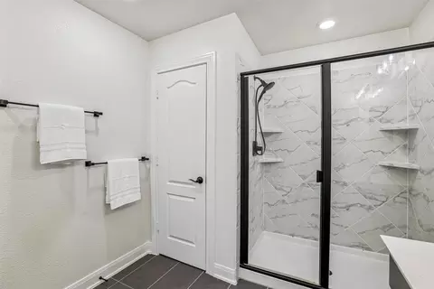Bath - 305 Kat Garnet Dr, Kyle, TX 78640 photo 2 of 3