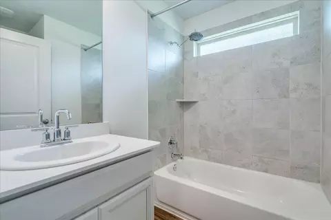 Bath - 233 Forest Moon Ln, Kyle, TX 78640 photo 3 of 3