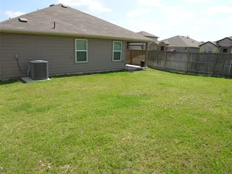 Exterior - 13700 Dismuke Dr, Manor, TX 78653 photo 6 of 7