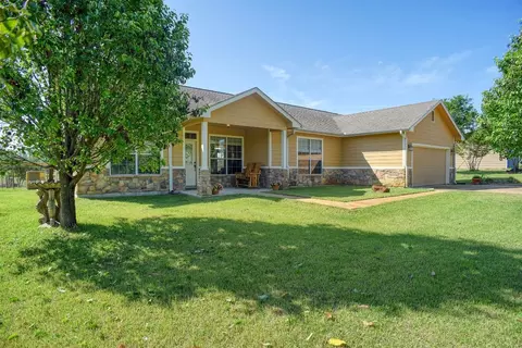 937 Highway 21 E, Bastrop, TX 78602