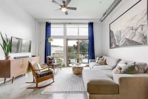 2124 E 6th St E #205, Austin, TX 78702