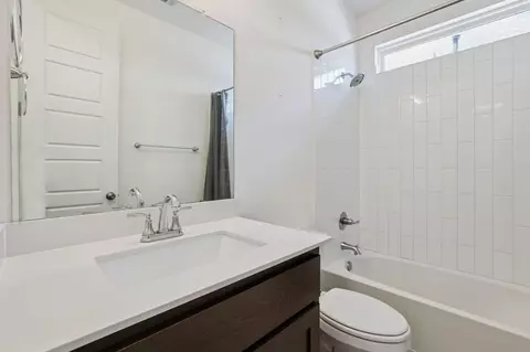 Bath - 317 Independence Dr, Kyle, TX 78640 photo 4 of 6