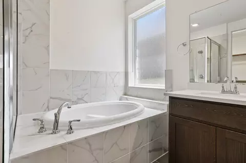 Bath - 317 Independence Dr, Kyle, TX 78640 photo 2 of 6