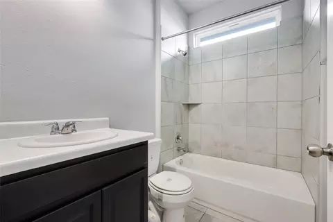 Bath - 245 E Broade St, Leander, TX 78641 photo 2 of 6