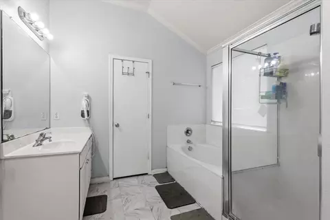 Bath - 281 Leonardo St, Kyle, TX 78640 photo 4 of 5