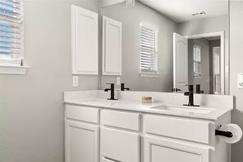 Bath - 214 Saranac Dr, Elgin, TX 78621 photo 4 of 4