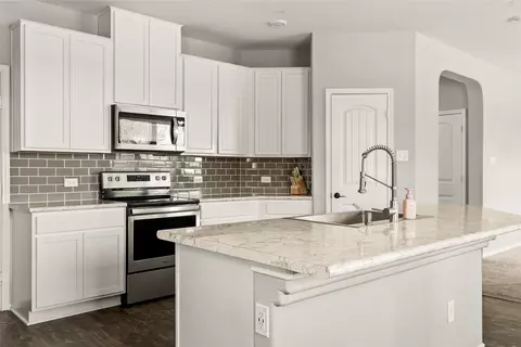 Kitchen - 214 Saranac Dr, Elgin, TX 78621 photo 2 of 4