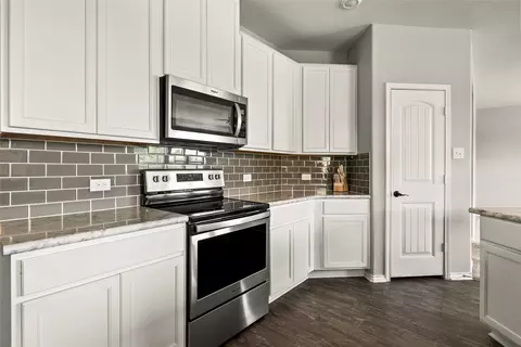 Kitchen - 214 Saranac Dr, Elgin, TX 78621 photo 3 of 4