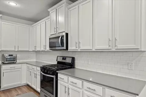 Kitchen - 213 Munk Ln, Leander, TX 78641 photo 4 of 4