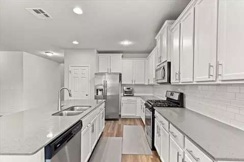 Kitchen - 213 Munk Ln, Leander, TX 78641 photo 3 of 4