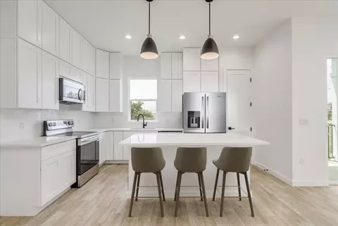 136 Lourdes Ct #B, Dripping Springs, TX 78620
