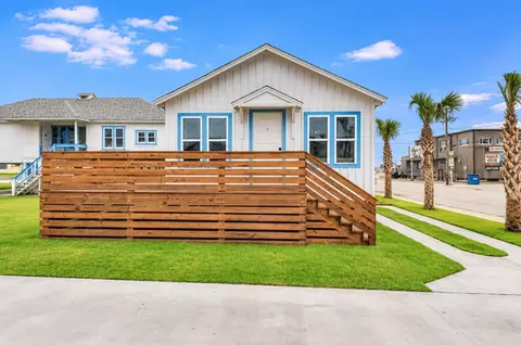 340 N Alister St #6, Port Aransas, TX 78373
