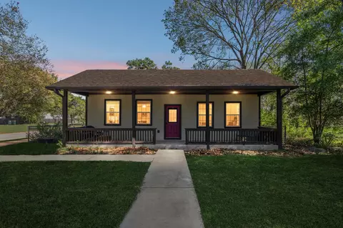 401 Rivers St, Smithville, TX 78957
