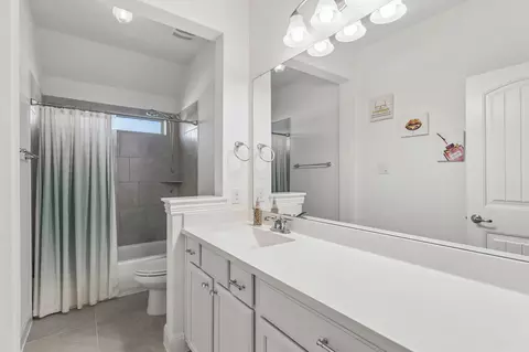 Bath - 124 Redtail Ln, Leander, TX 78641 photo 4 of 4