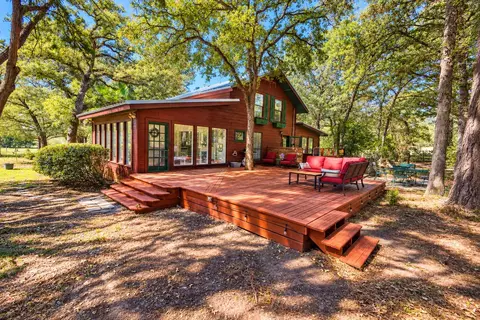 1142 Scenic Vw, Lexington, TX 78947