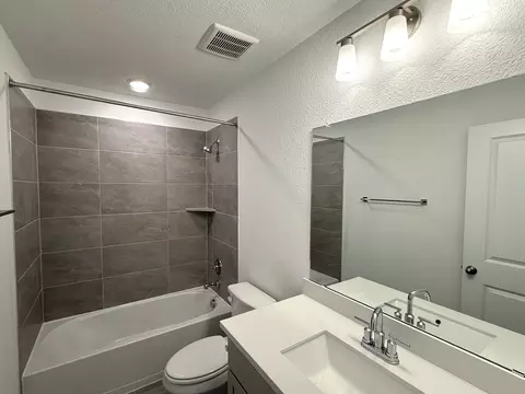 Bath - 13401 Barn Chime St, Elgin, TX 78621 photo 1 of 1
