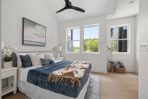 Bedroom - 5104 Stone Gate Dr #2, Austin, TX 78721 photo 4 of 10