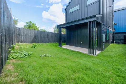 Exterior - 5104 Stone Gate Dr #2, Austin, TX 78721 photo 2 of 4