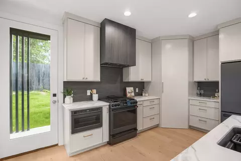 Kitchen - 5104 Stone Gate Dr #2, Austin, TX 78721 photo 3 of 3