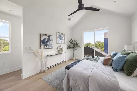 Bedroom - 5104 Stone Gate Dr #2, Austin, TX 78721 photo 8 of 10