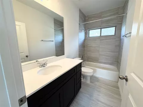 Bath - 484 Young St, Buda, TX 78610 photo 2 of 2