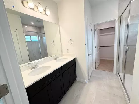 Bath - 484 Young St, Buda, TX 78610 photo 1 of 2