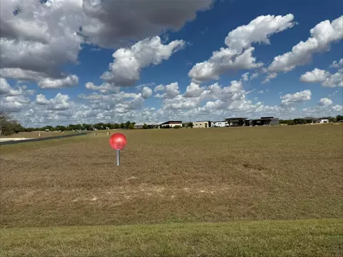 102 Ranch Estates Cir, Martindale, TX 78130