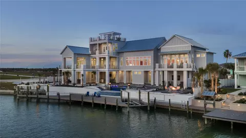 305 Estes Dr, Rockport, TX 78382