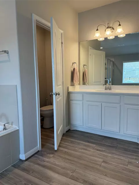 Bath - 2336 Hagerman Rd, Conroe, TX 77384 photo 4 of 5