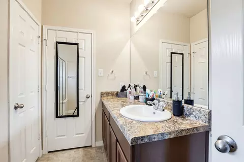 Bath - 138 Talon Dr, Luling, TX 78648 photo 2 of 3