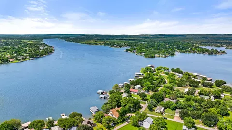 402 S Shorewood Dr, Granite Shoals, TX 78654