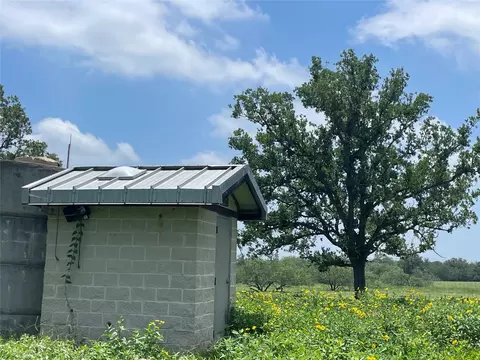 2238 Flash Cir, Luling, TX 78648 photo 5