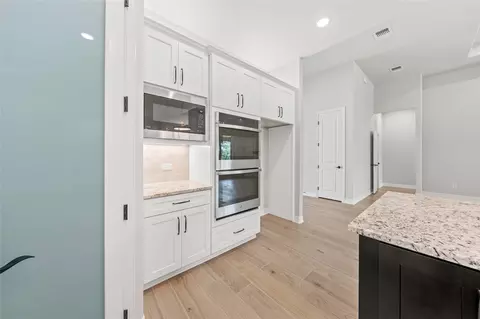 Kitchen - 637 Bald Eagle Loop, Salado, TX 76571 photo 4 of 5