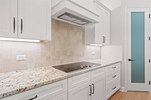 Kitchen - 637 Bald Eagle Loop, Salado, TX 76571 photo 5 of 5