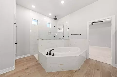 Bath - 637 Bald Eagle Loop, Salado, TX 76571 photo 4 of 6