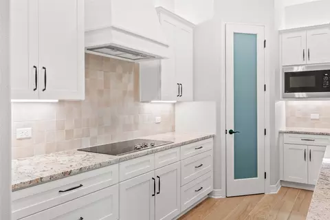Kitchen - 637 Bald Eagle Loop, Salado, TX 76571 photo 3 of 5