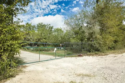 2900 Salt Flat Rd, Luling, TX 78648 photo 4