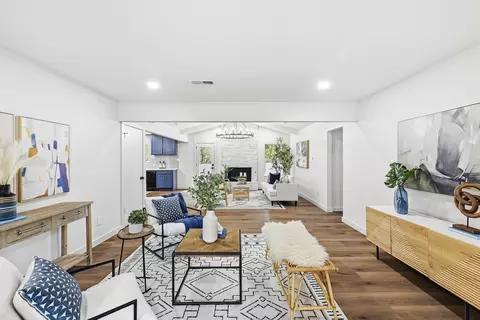 9801 Oak Hollow Dr, Austin, TX 78758