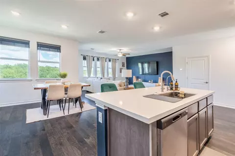 Kitchen - 572 Pepperbark Loop, Buda, TX 78610 photo 4 of 4
