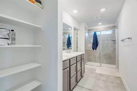 Bath - 572 Pepperbark Loop, Buda, TX 78610 photo 2 of 3