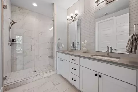 Bath - 4515 Unity Cir, Austin, TX 78731 photo 2 of 4