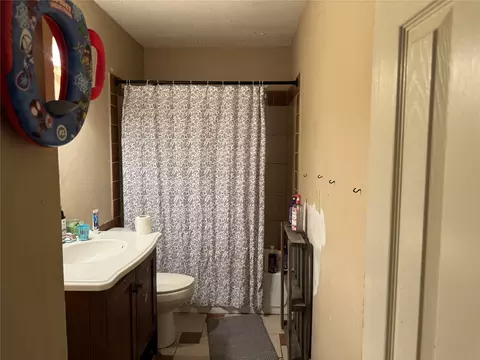 Bath - 3041 Monroe St, Commerce, TX 75428 photo 2 of 2