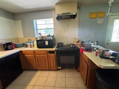 Kitchen - 3041 Monroe St, Commerce, TX 75428 photo 2 of 2