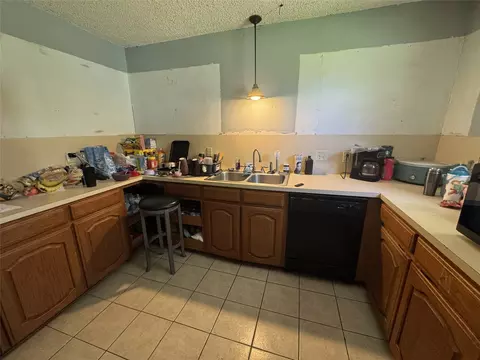 Kitchen - 3041 Monroe St, Commerce, TX 75428 photo 1 of 2