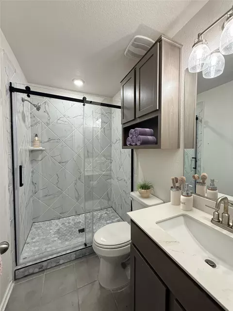 Bath - 320 Katie Elder Dr, Jarrell, TX 76537 photo 1 of 2