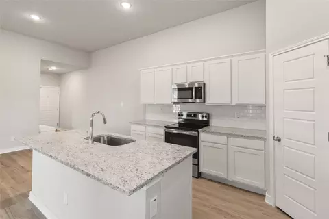 Kitchen - 162 Gunner Rd, Buda, TX 78610 photo 5 of 6