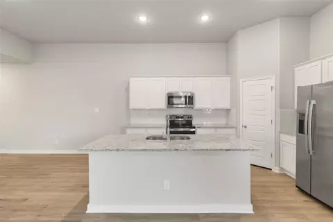 Kitchen - 162 Gunner Rd, Buda, TX 78610 photo 4 of 6